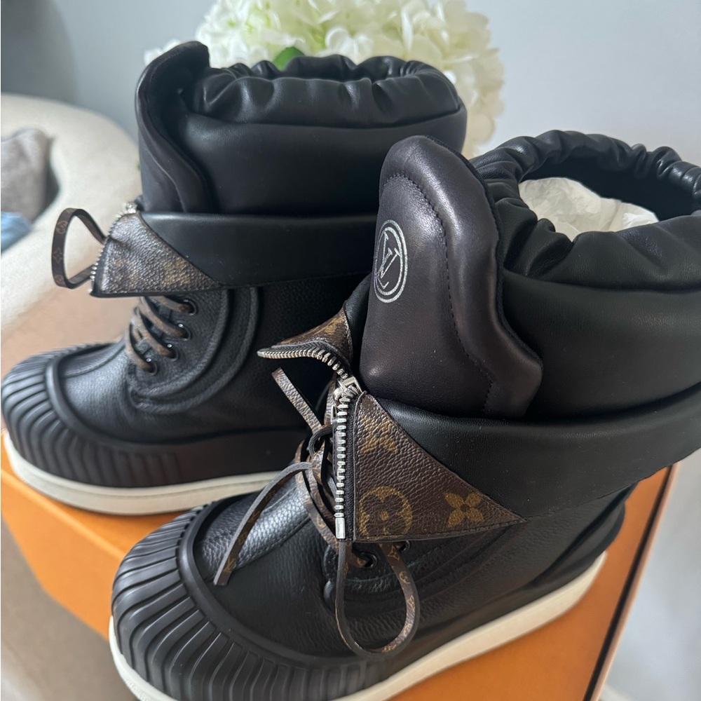 Louis Vuitton Black Leather High-Top Winter Boots with Monogram Accents - Picture 5 of 13
